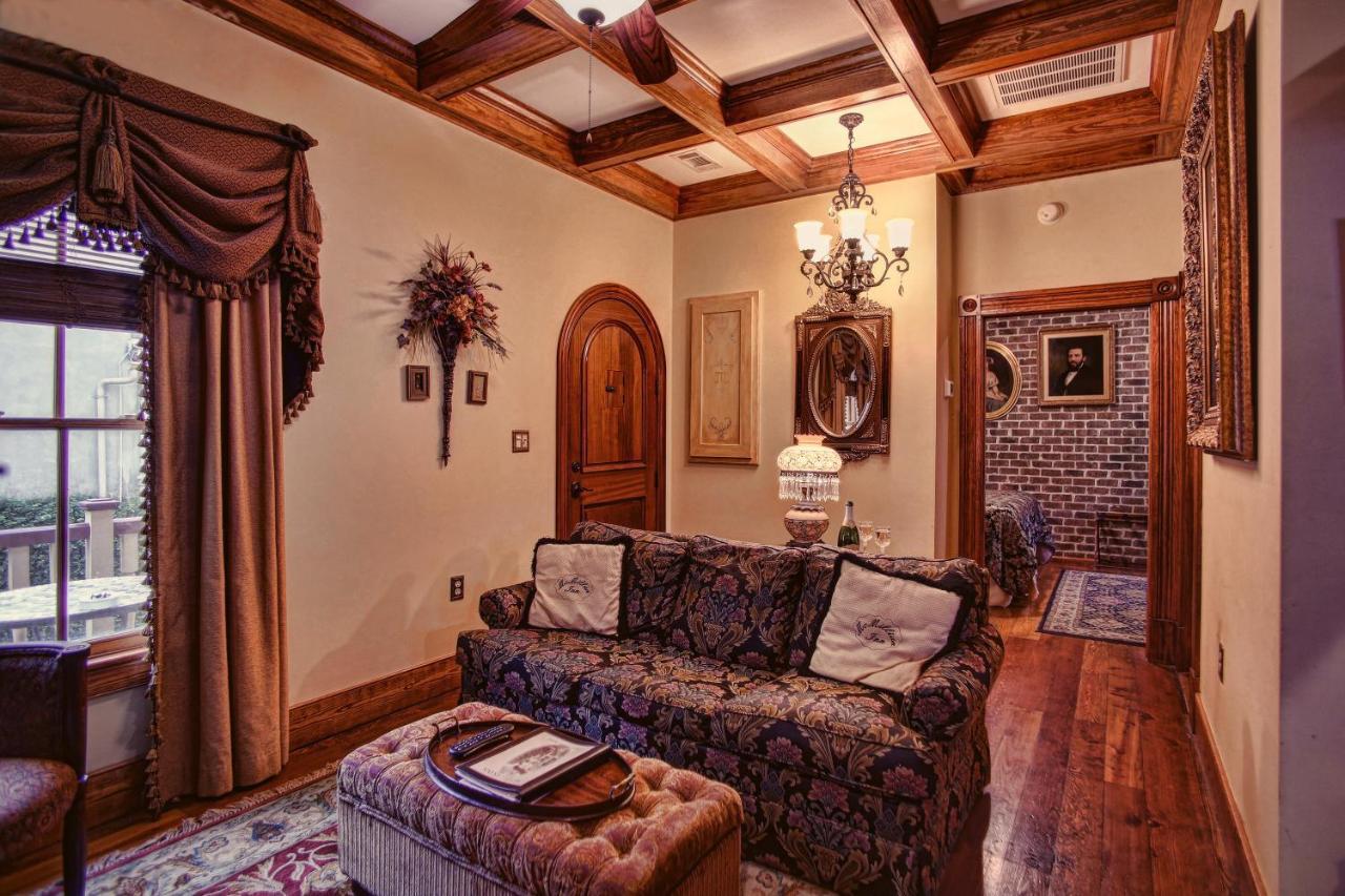 Mcmillan Inn Саванна Екстер'єр фото