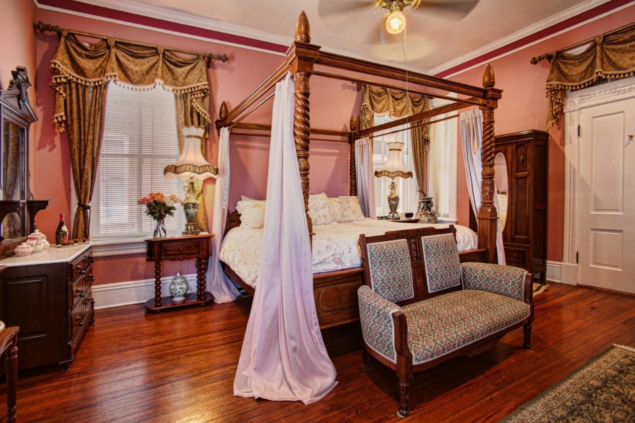 Mcmillan Inn Саванна Екстер'єр фото