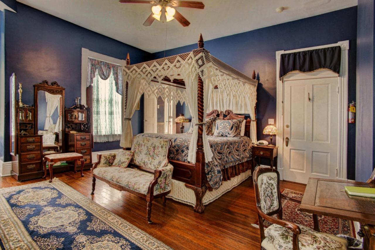 Mcmillan Inn Саванна Екстер'єр фото